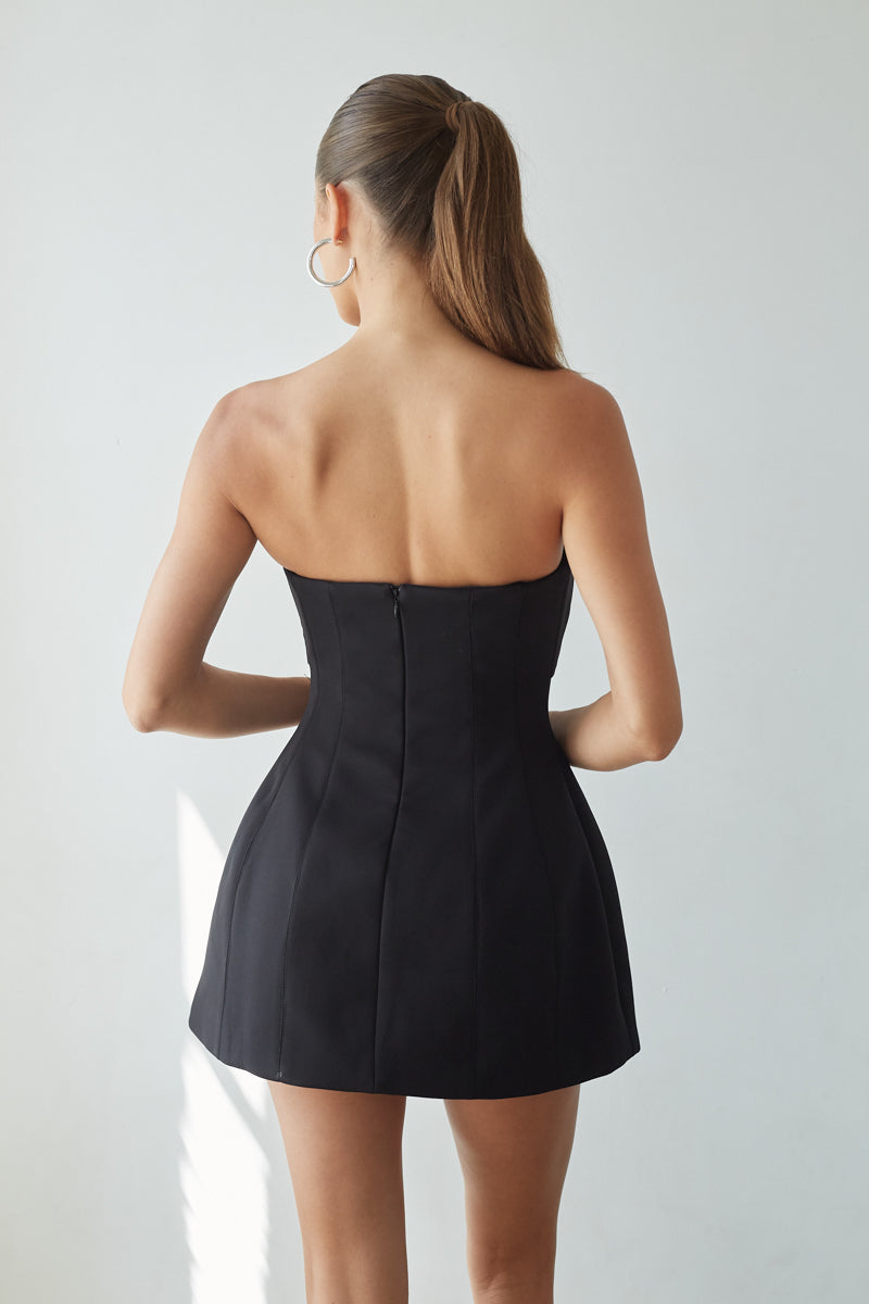 Vestido mini palabra de honor con volumen