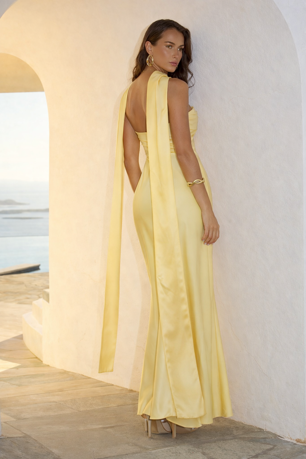Vestido Maxi Satinado Sin Tirantes Con Escote Curvo