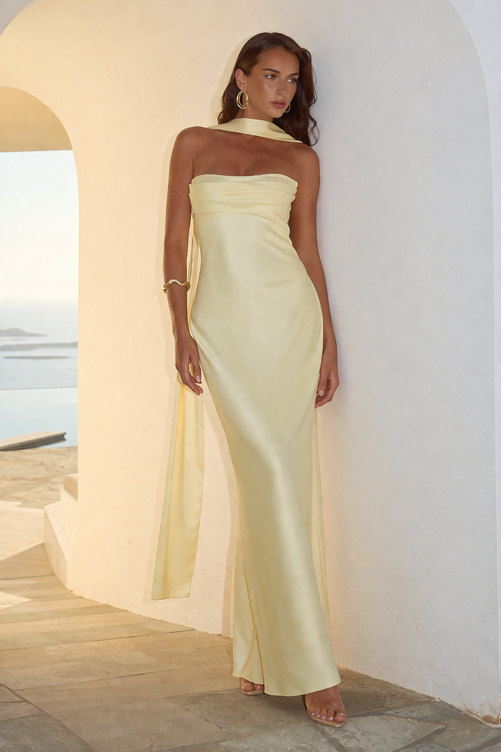 Vestido Maxi Satinado Sin Tirantes Con Escote Curvo