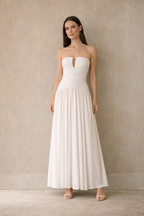 Vestido Midi Strapless Fruncido – Silueta Elegante